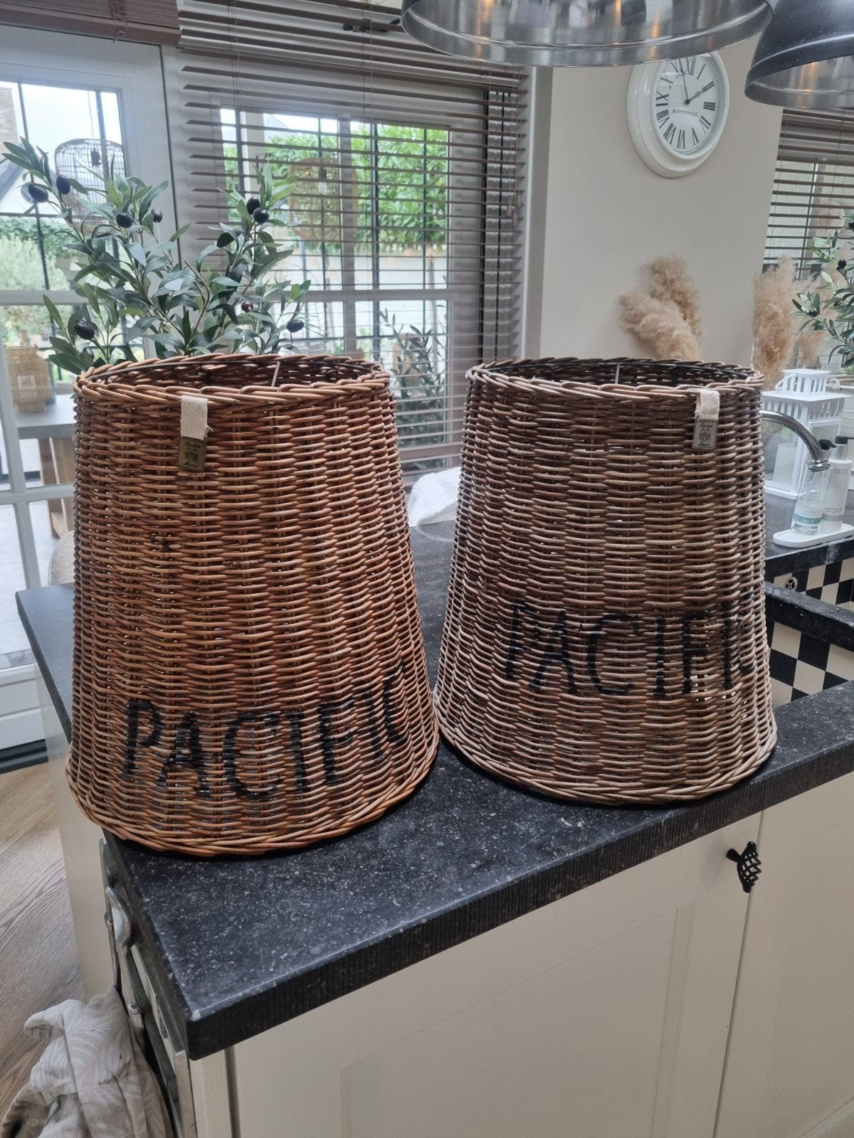 2x Riviera Maison lampenkappen rustic rattan, Ophalen of Verzenden, Gebruikt, Bruin, Natuurlijk materiaal