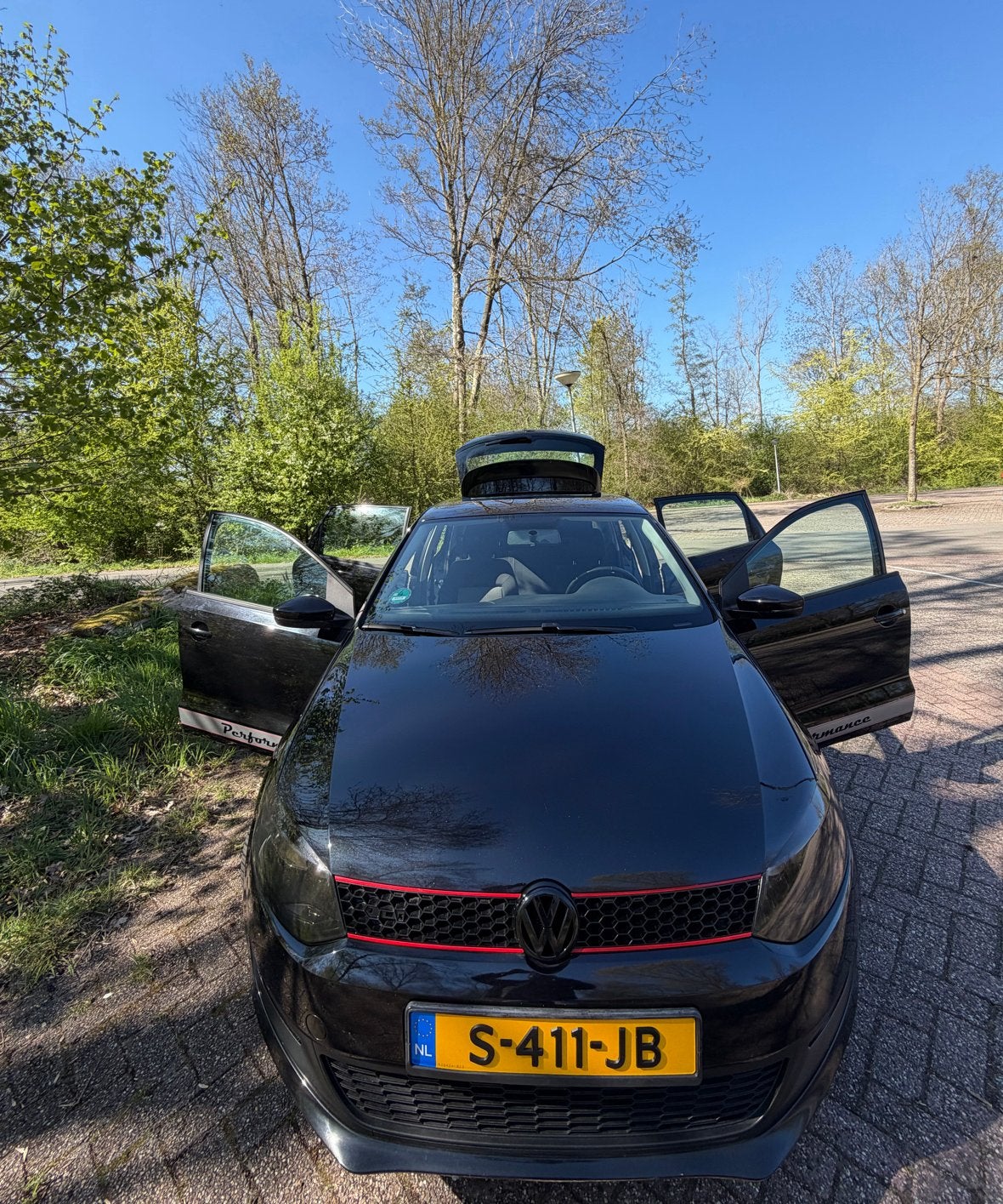 Volkswagen Polo 1.4 16V FSI 63KW 2011 Zwart, Voorwielaandrijving, 40 €/maand, Zwart, 4 cilinders