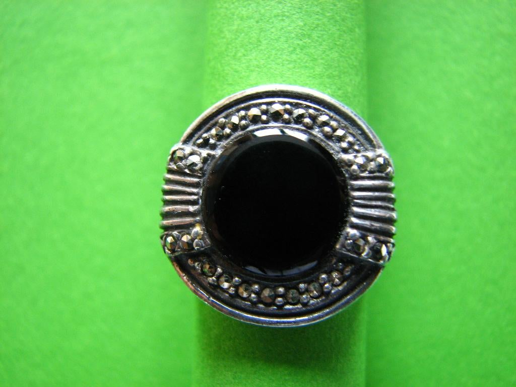 Mooie Zilveren Art Deco Ring met Zwarte Onix en Markesietje, Verzenden, Zilver, Ring, Met edelsteen