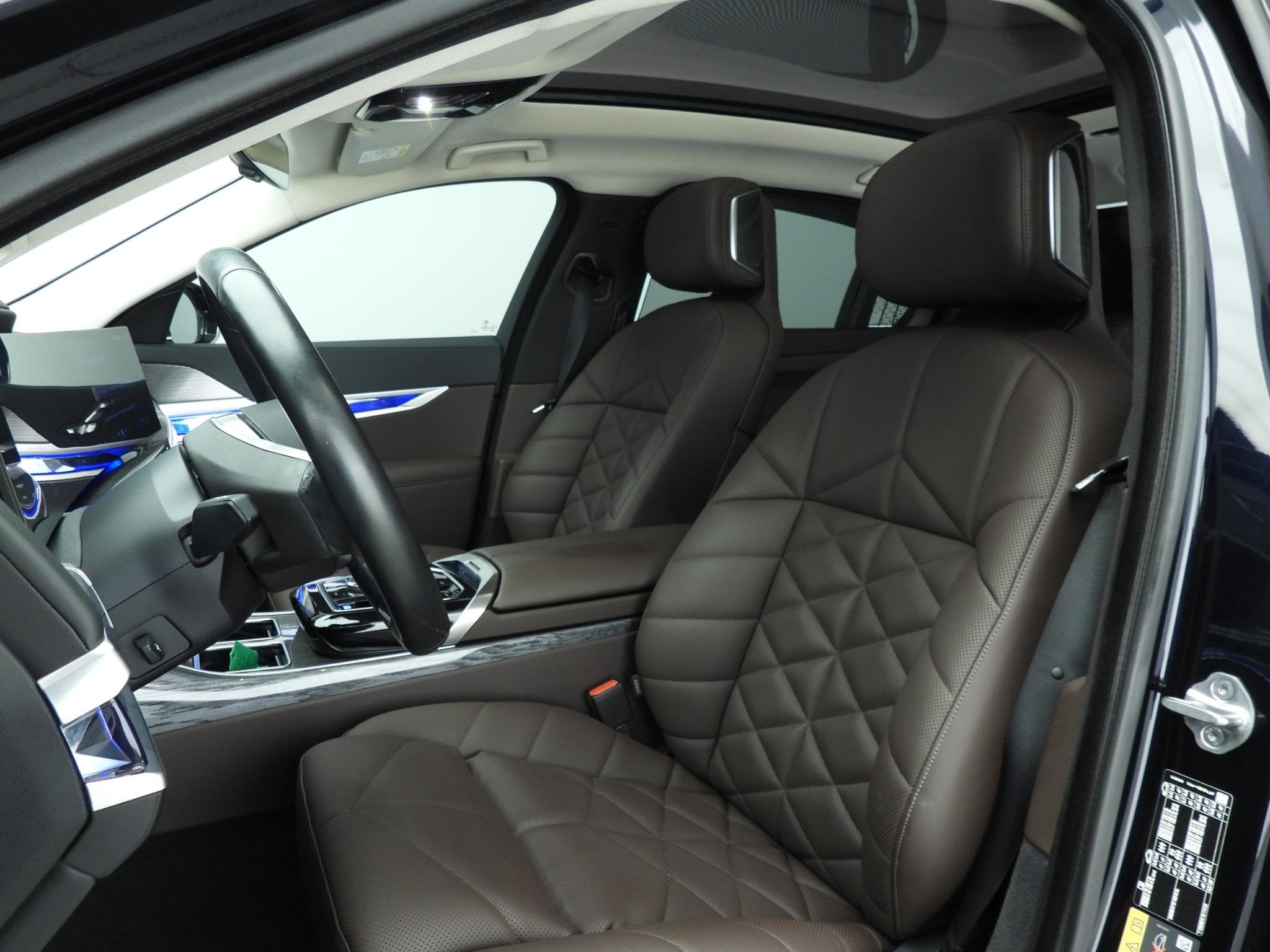 BMW i7 xDrive60 106 kWh | LED | HUD | Active cruise | Panora, Auto's, Automaat, Dealer onderhouden, Gebruikt, 137 €/maand