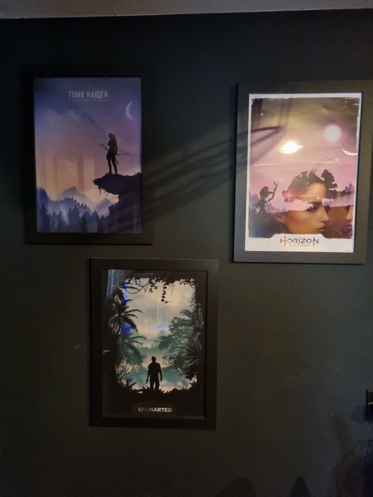 Set van 3 Gaming Posters: Tomb Raider, Uncharted, Horizon, Verzamelen, Posters, Ophalen, Rechthoekig Staand, Met lijst, Zo goed als nieuw