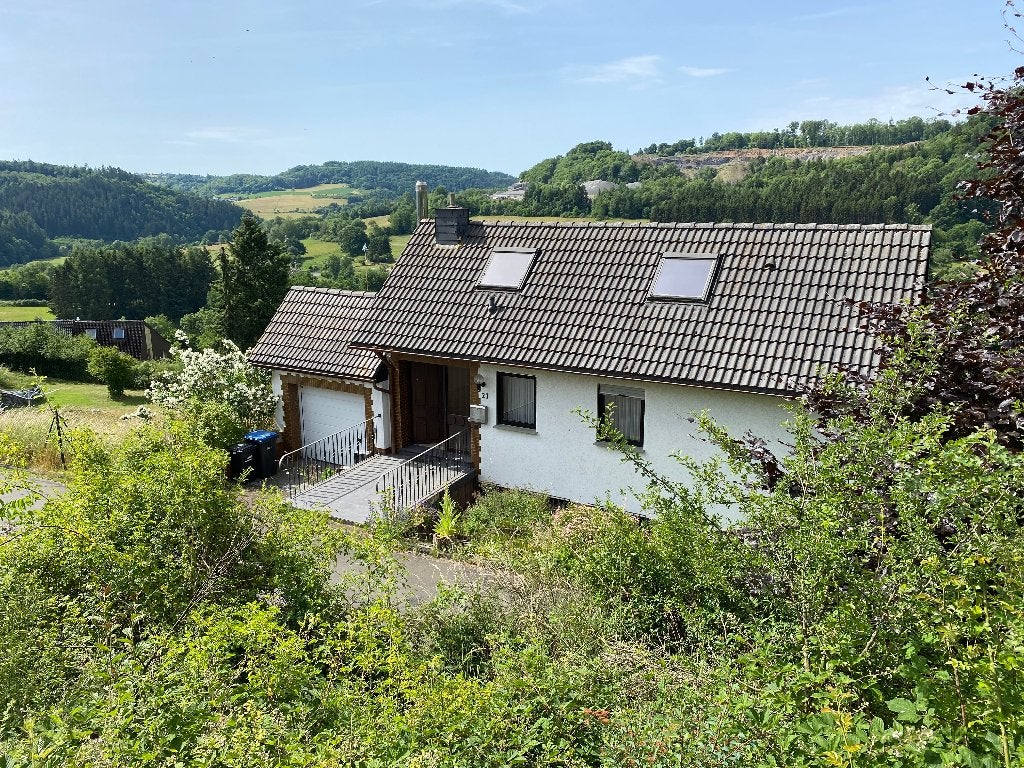 VRIJSTAANDE EENGEZINSWONING MET EEN PRACHTIG UITZICHT, Huizen en Kamers, 500 tot 1000 m², Limburg, 156 m², Vrijstaande woning