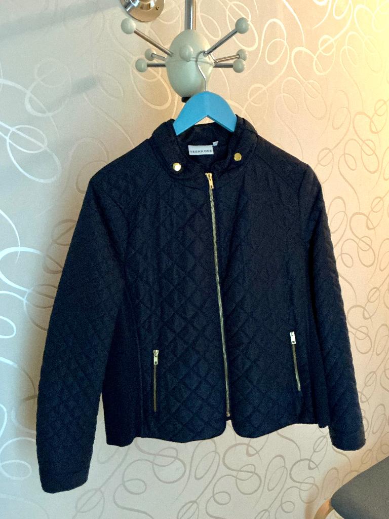 Jasje donkerblauw (alleen ophalen), Blauw, Trend One, Jasje, Gedragen