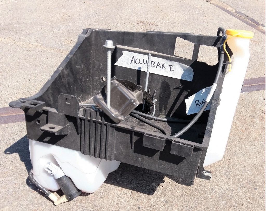 Ford F350 accubak en ruitenwissertank 2011-2016, Gebruikt, Ford motor company, P.O. Box 6248, Dearborn, MI 48126, Info@motorcraft.com