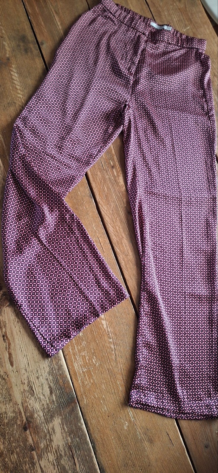 Piazza Italia zomerbroek met wijde pijp. Maat S.
Als nieuw., Overige kleuren, Piazza Italia, Ophalen of Verzenden, Zo goed als nieuw