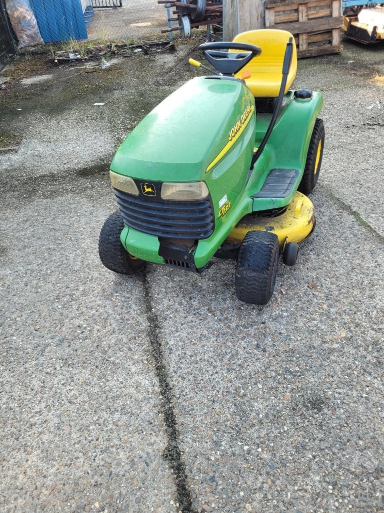 zitmaaier John deere LT 133, Ophalen, Gebruikt, Versnellingen, 90 tot 120 cm
