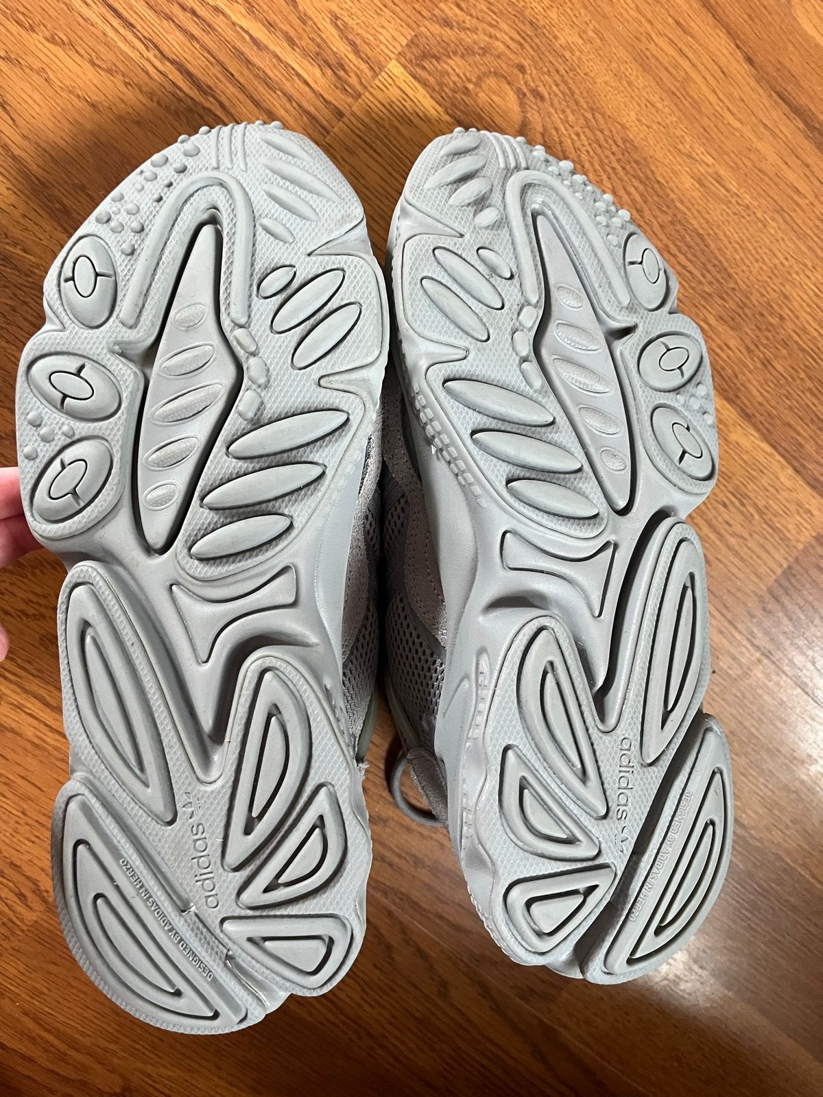 Adidas Ozweego Sneakers - Grijs, Kleding | Dames, Ophalen of Verzenden, Gedragen, Grijs, Sneakers of Gympen