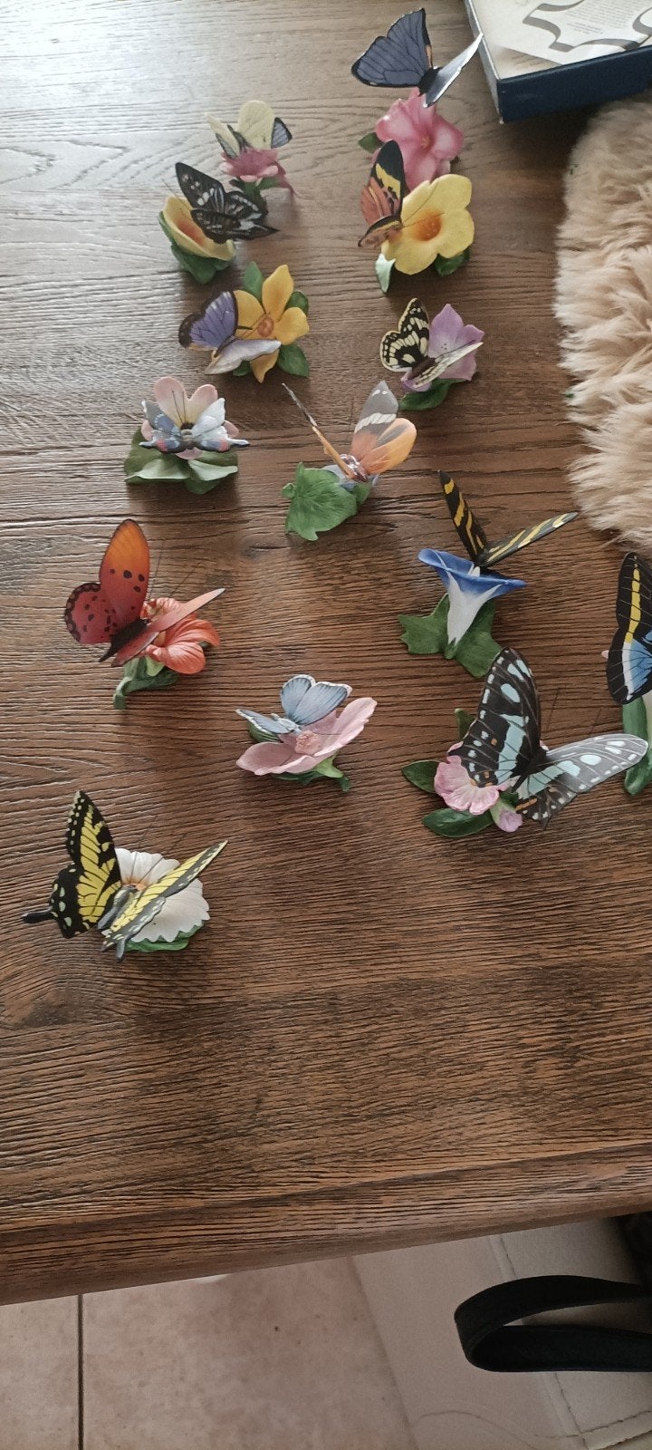 Verzameling vlinders op bloemen - decoratieve beeldjes, Ophalen of Verzenden