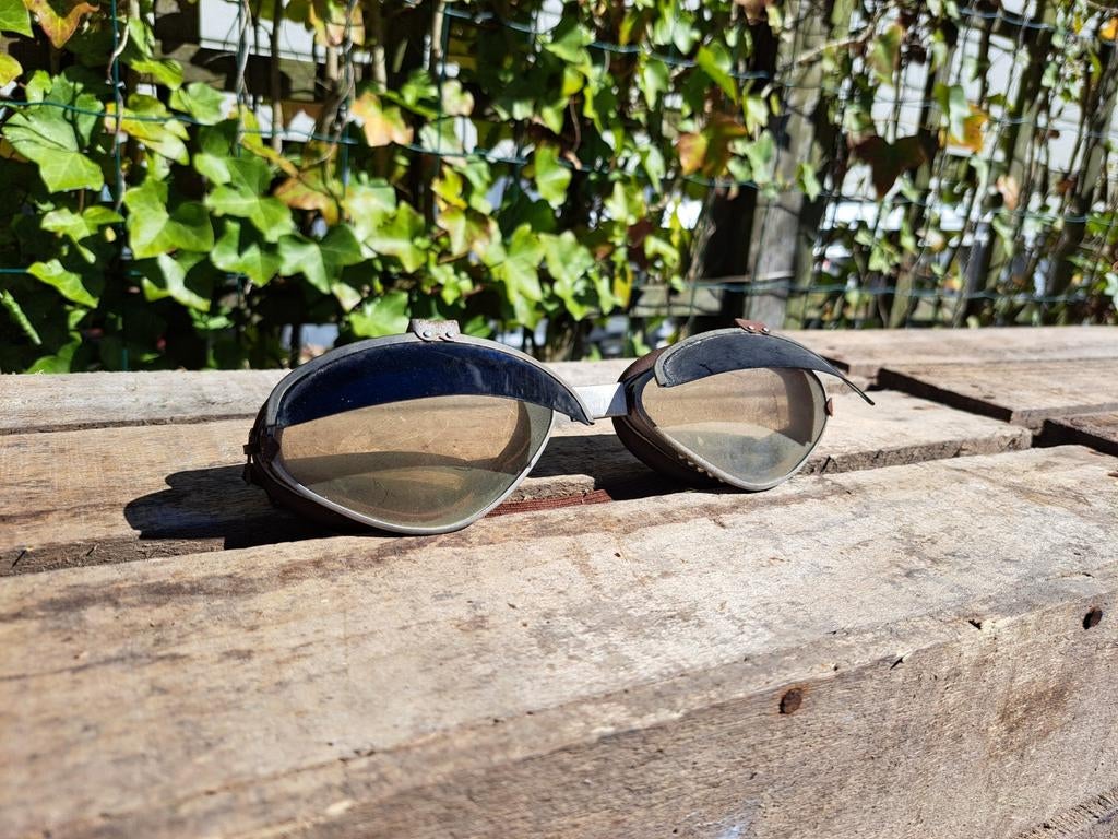 Vintage metalen militaire bril - Compleet en onbeschadigd, Ophalen of Verzenden, Overige soorten, Nederland