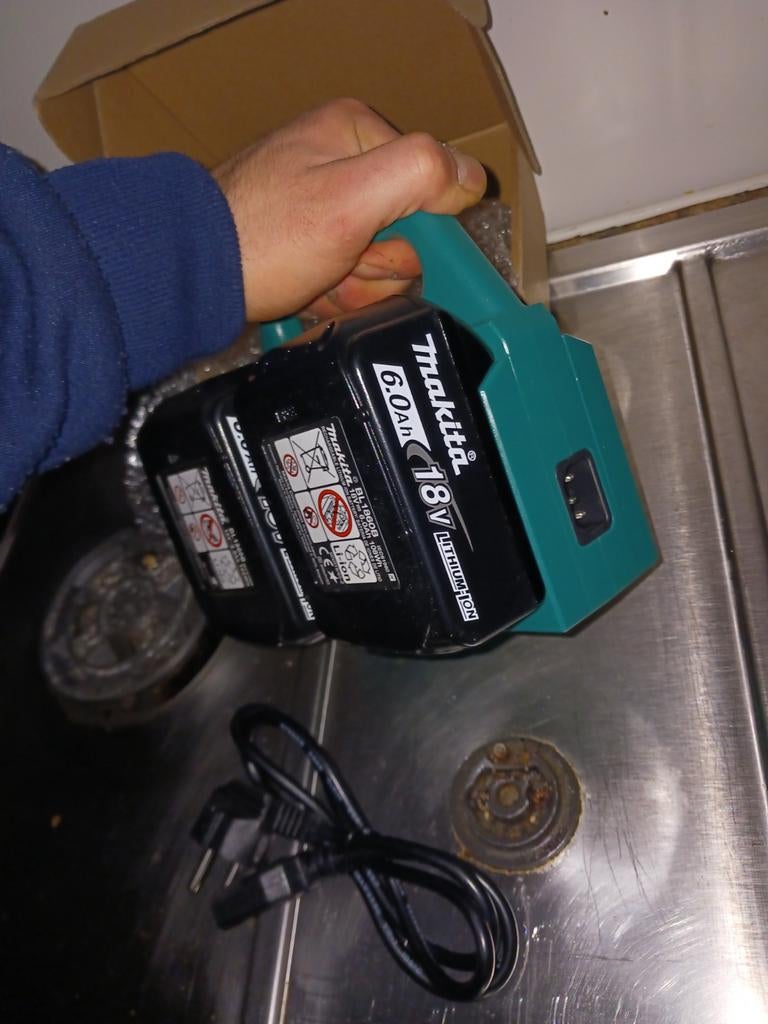Makita 4x accu (Quatro) oplader & Houder - Compact & Uniek!, Ophalen of Verzenden