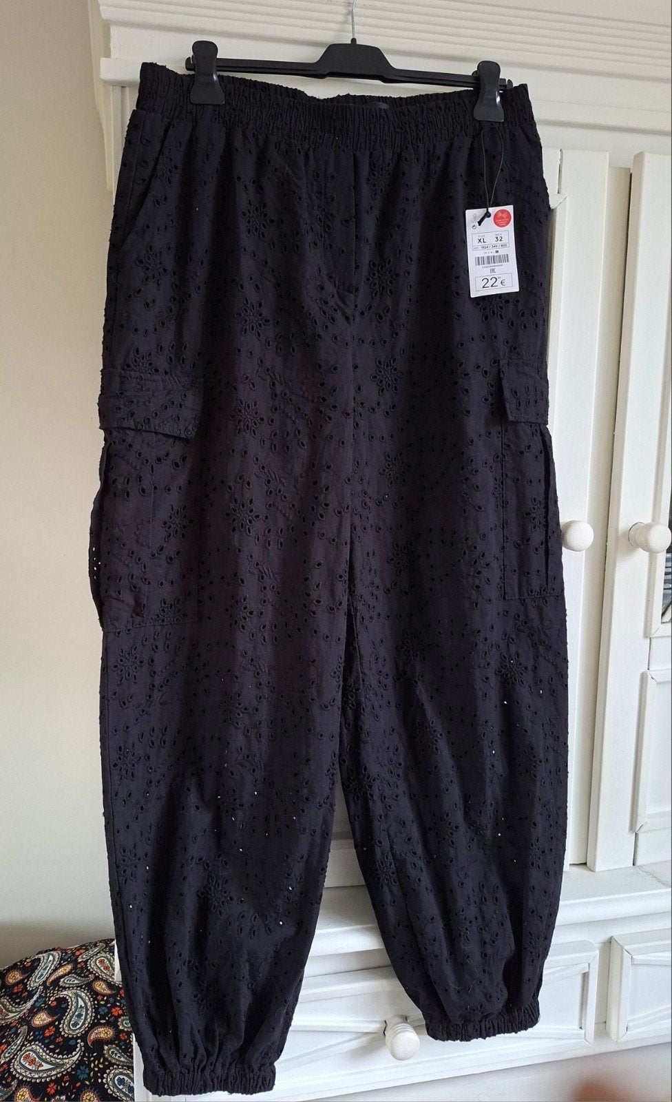 nieuwe broderie pofbroek mt 44, Kleding | Dames, Grote Maten, Zwart, Nieuw, Ophalen of Verzenden, Broek of Spijkerbroek