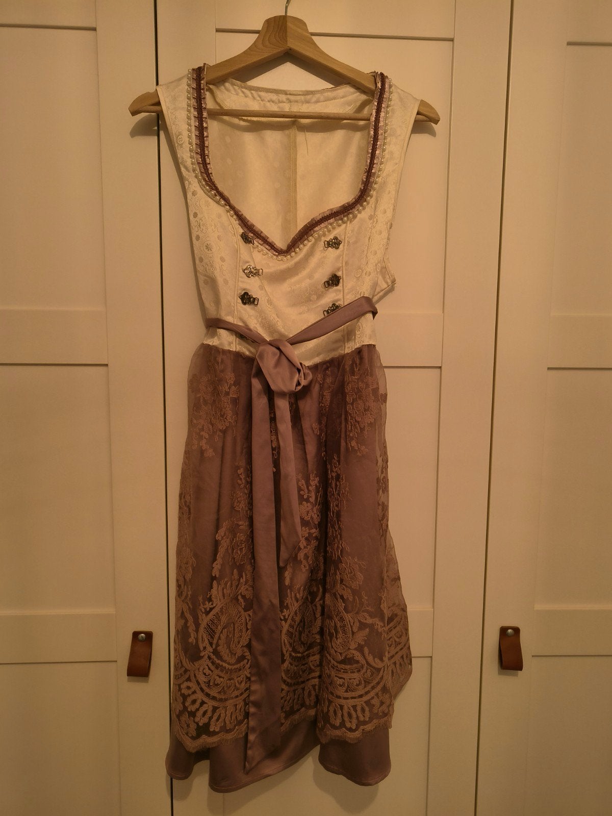 mooie dirndl xl/44, Ophalen, Zo goed als nieuw, Maat 42/44 (L), Overige thema's