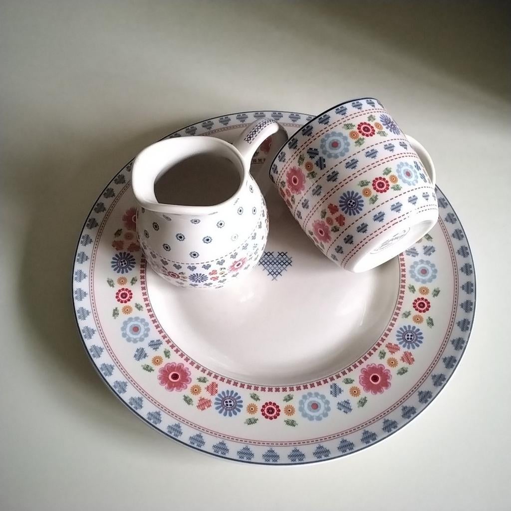 Yvon kakelbont, bord, mok ,melkkannetje theetip, Ophalen of Verzenden, Zo goed als nieuw, Bord(en), Overige stijlen