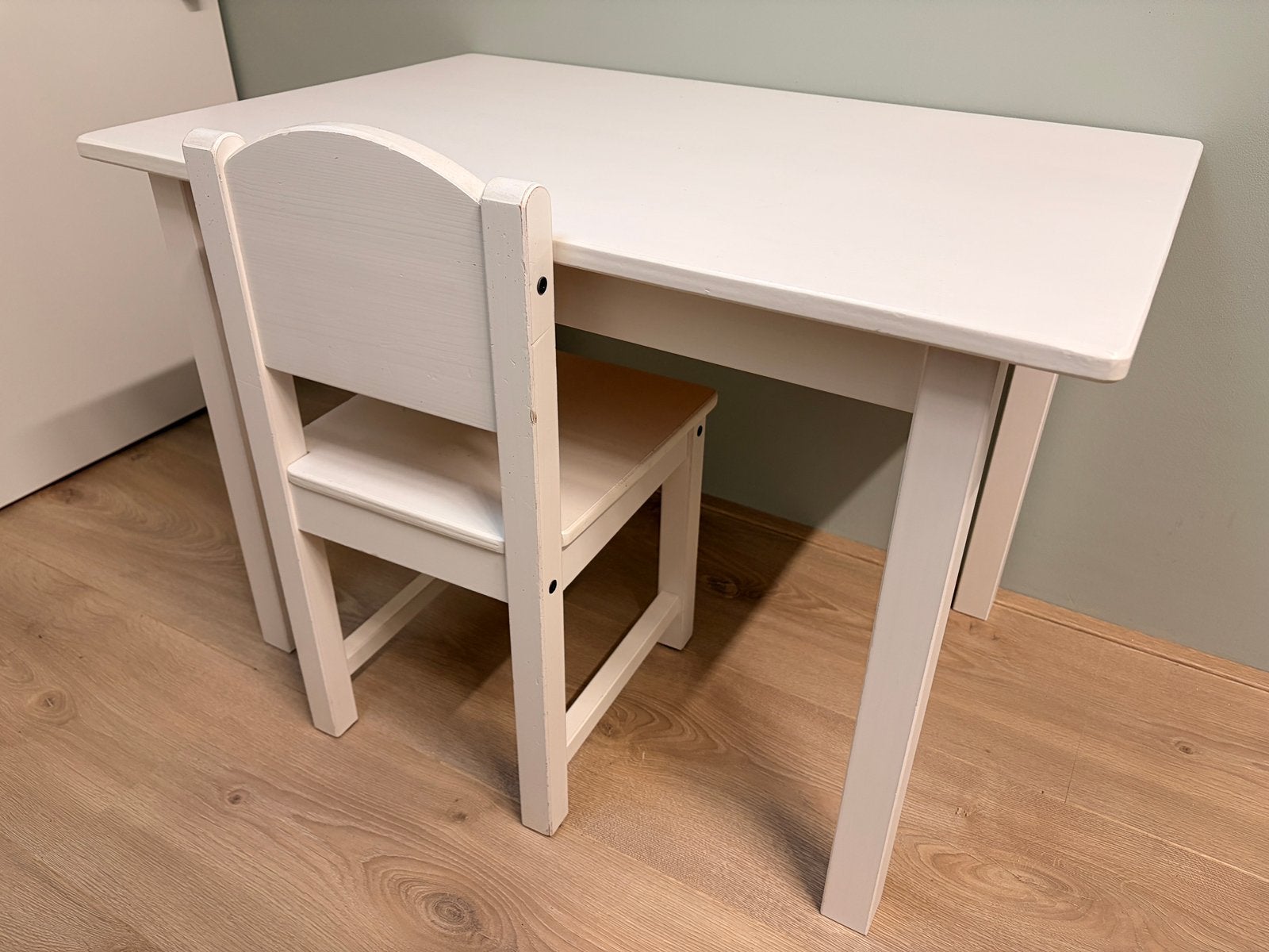 Sundvik tafel en stoel wit, Ophalen, Zo goed als nieuw, Tafel(s) en Stoel(en)