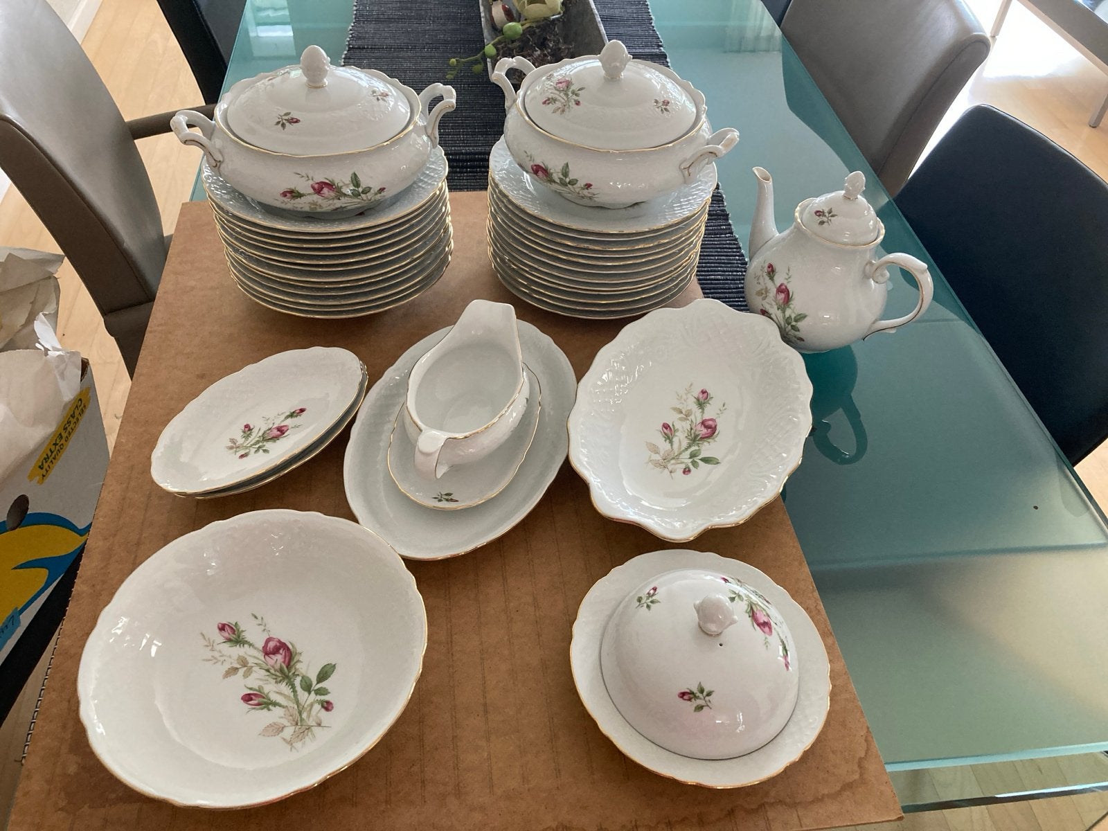 Prachtig Bavaria servies met rozenmotief en gouden rand, Ophalen, Zo goed als nieuw, Arzberg, Klassiek