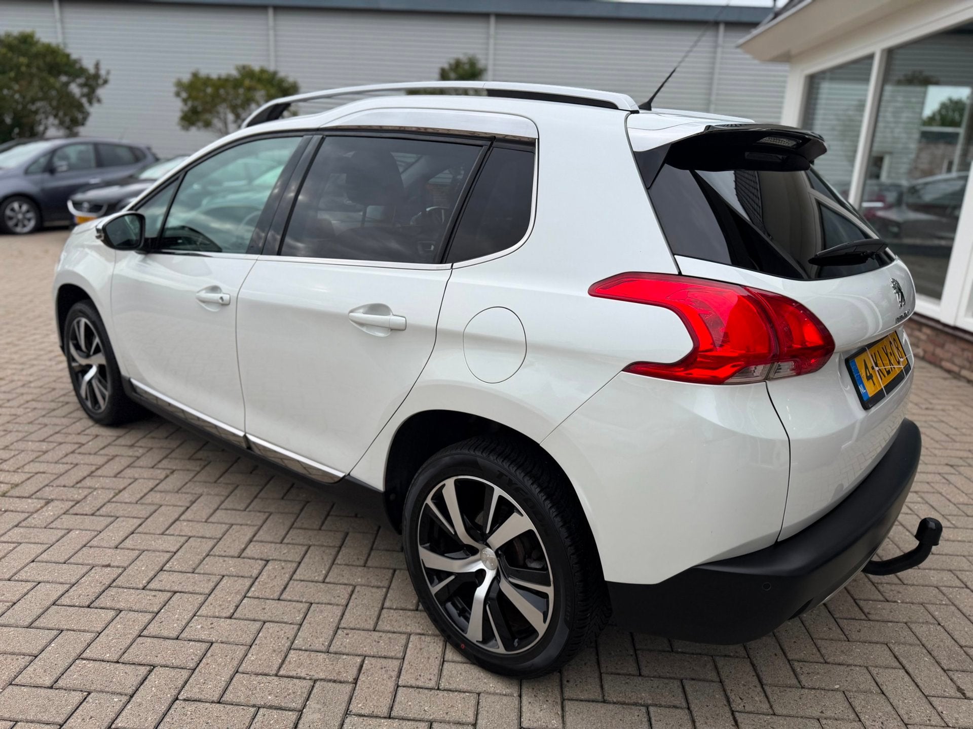 Peugeot 2008 1.6 VTi Féline Sports/ Pano/ Leder/ Navigatie/, Auto's, Voorwielaandrijving, Euro 5, Gebruikt, 1270 kg