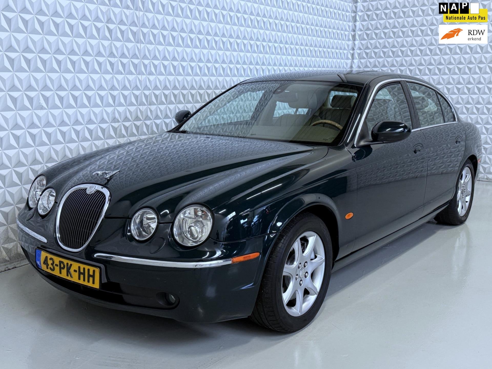 Jaguar S-type 4.2 V8 Sport Leer Navi PDC Schuifdak Stoelverw, Automaat, Achterwielaandrijving, Gebruikt, 1850 kg