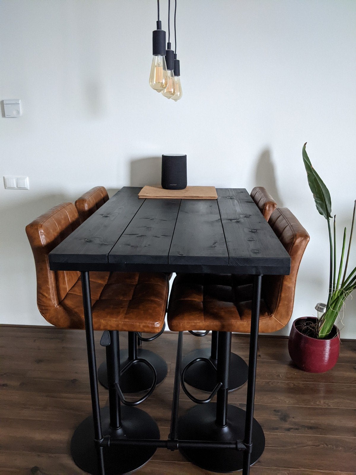 Zwarte houten tafel met steigerbuis poten  (120x75x105cm), Overige houtsoorten, Gebruikt, 50 tot 100 cm, 100 tot 150 cm