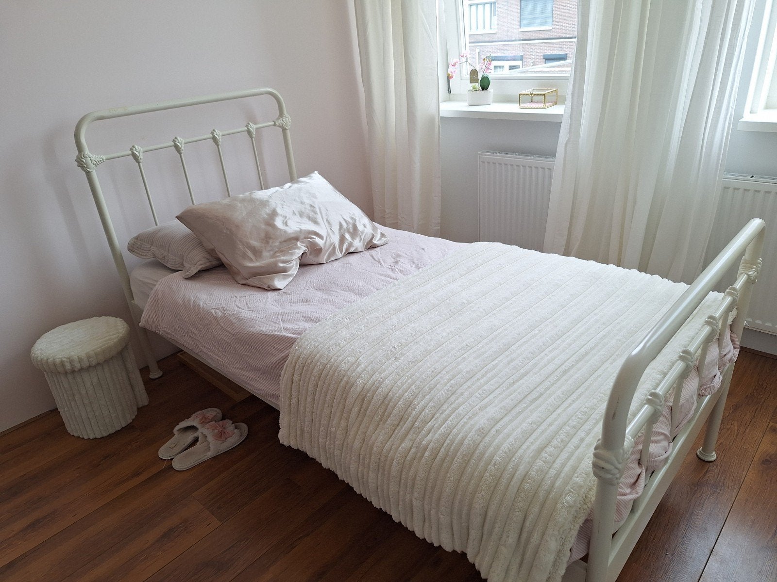 Creme kleurig metalen eenpersoons bed (romantisch), Ophalen of Verzenden