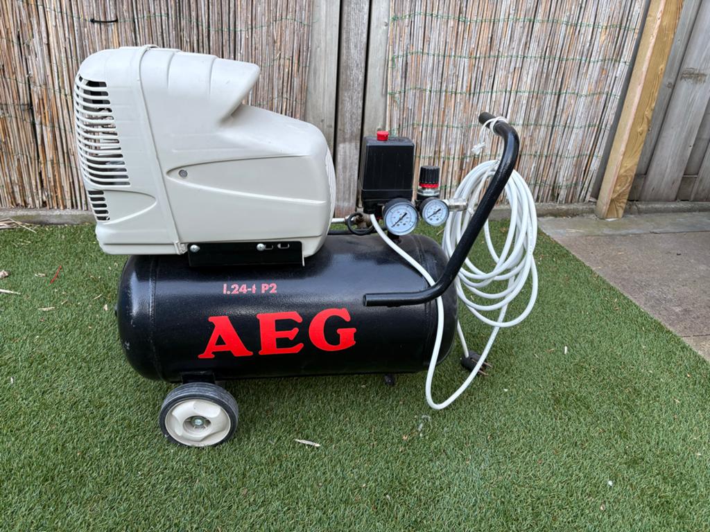 Luchtcompressor AEG 24Ltr, Ophalen, Gebruikt, 6 tot 10 bar, Minder dan 200 liter/min