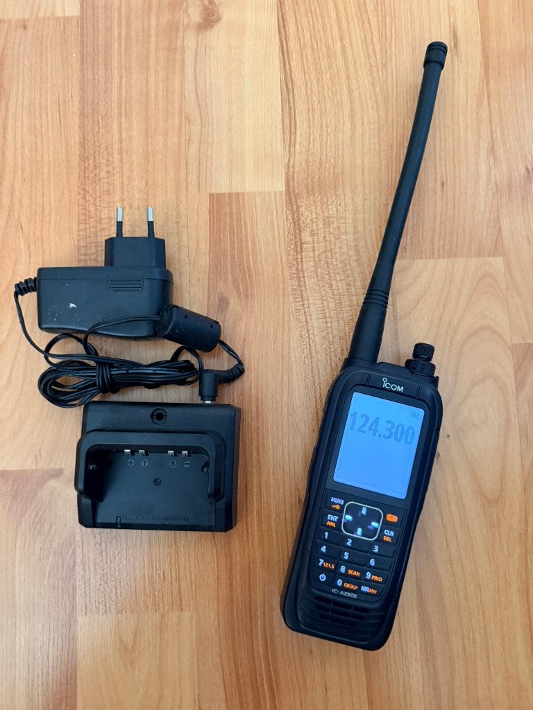 Icom IC-A25CE Portofoon Zo goed als nieuw met lader, Telecommunicatie, Portofoons en Walkie-talkies, Ophalen of Verzenden, Zo goed als nieuw