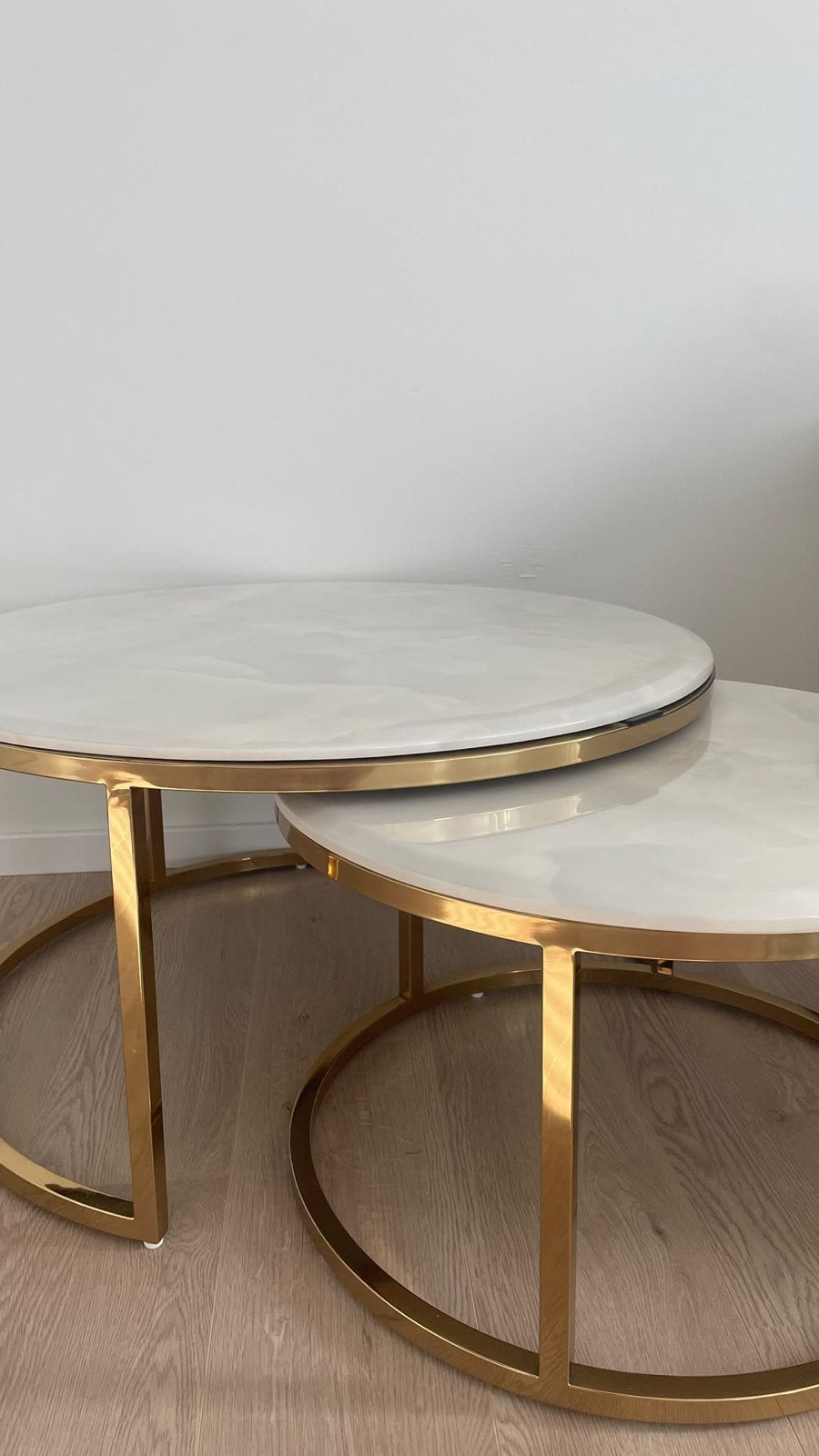 Luxe marmeren salontafel set van 2 – wit marmer met goud, Ophalen, 50 – 75, Gebruikt, Rond