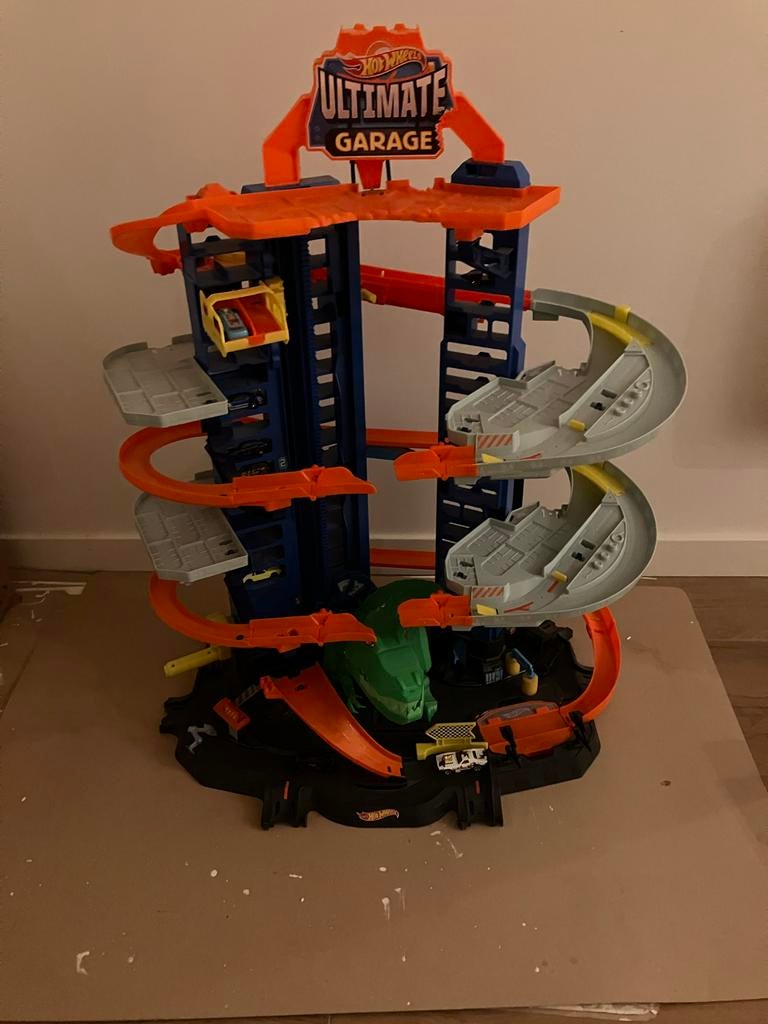 Hot Wheels Ultimate Garage met bewegende T-Rex, Ophalen, Gebruikt