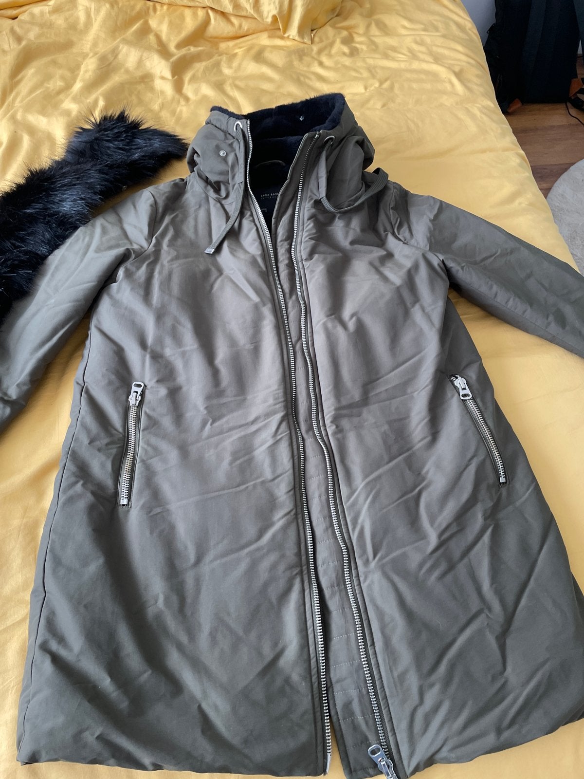 Zara Basic Outerwear Winterjas met Bontvoering, Kleding | Dames, Jassen | Winter, Ophalen of Verzenden, Gedragen, Maat 38/40 (M)