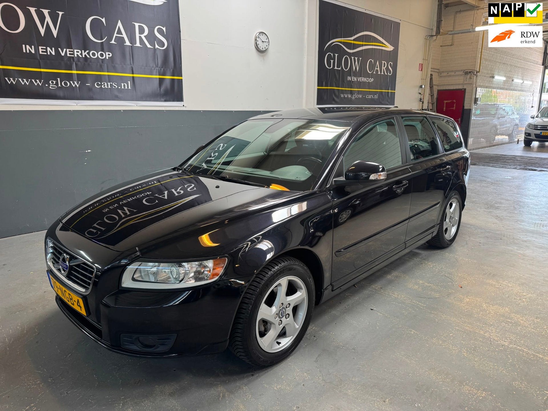 Volvo V50 2.0 Sport |AIRCO|PDC|NAVI|LMV, Stof, Gebruikt, Zwart, Origineel Nederlands