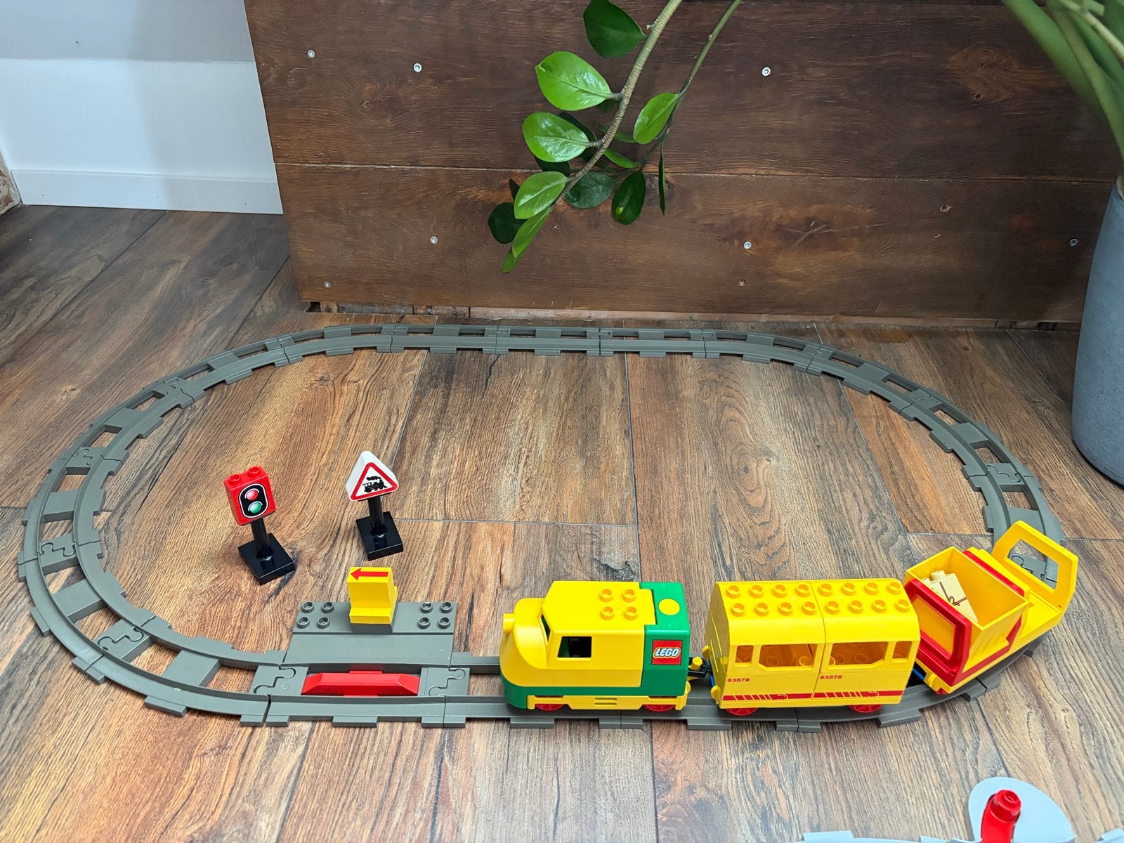 Lego Duplo Treinset met gereviseerde locomotief, Ophalen, Overige thema's, Zo goed als nieuw, Compleet