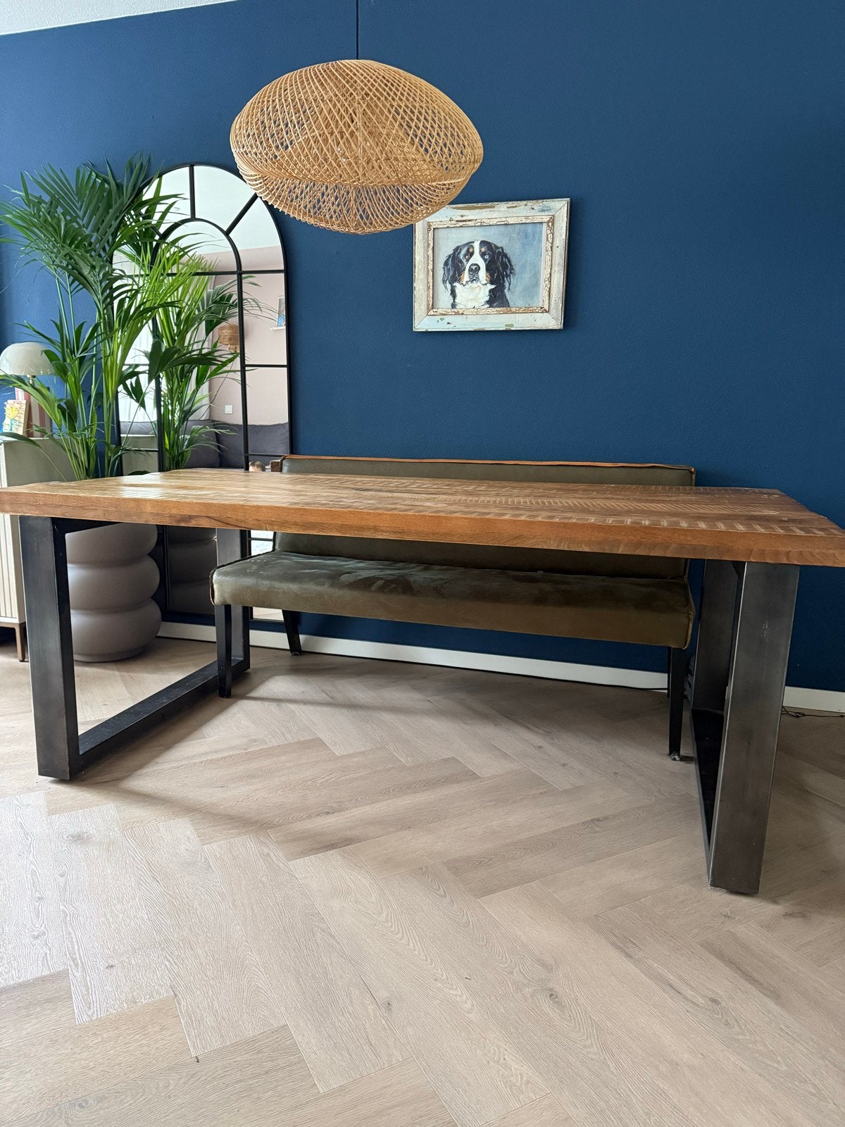 Foto 2 van Eettafel met bank en stoelen - Be Pure