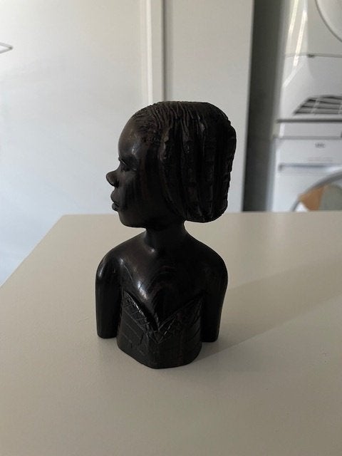 Uniek Afrikaans handgesneden houten beeldje, Minder dan 20 cm, Ophalen of Verzenden, Handgemaakt, Beeld