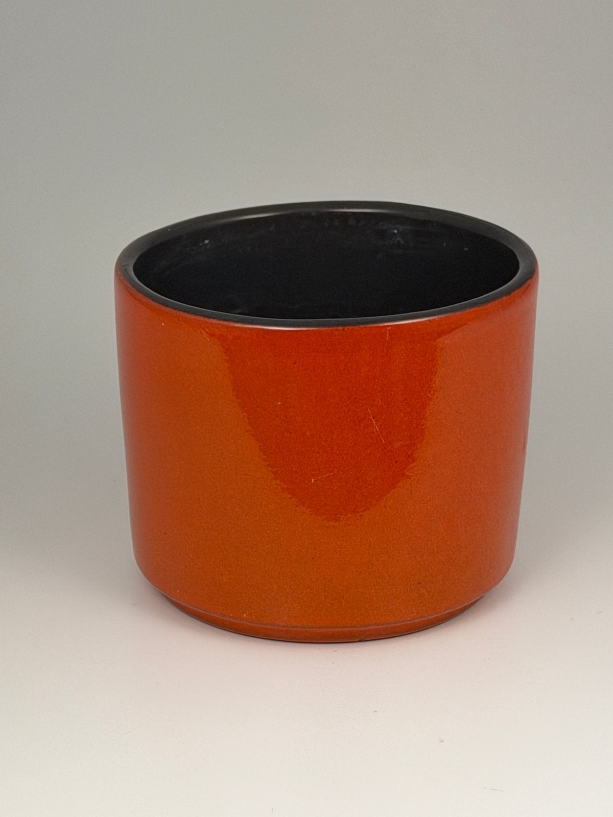 Vintage ADCO bloempot model 21191 – oranje/zwart jaren 60/70, Ophalen, Rond, Zo goed als nieuw, Aardewerk