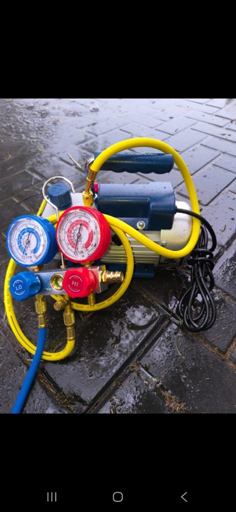 TE HUUR: Vacuümpomp met Manifoldmeter Set voor Airco/Koeling, Ophalen of Verzenden, Zo goed als nieuw