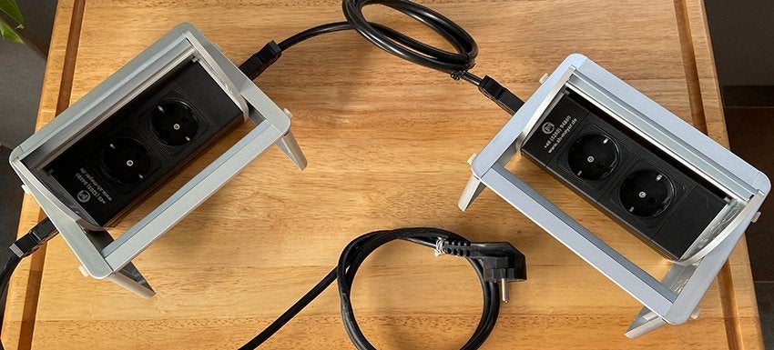 2 Bureau aluminium inbouw contact doos 2x230V, Ophalen, Zo goed als nieuw, Overige merken, Stopcontact