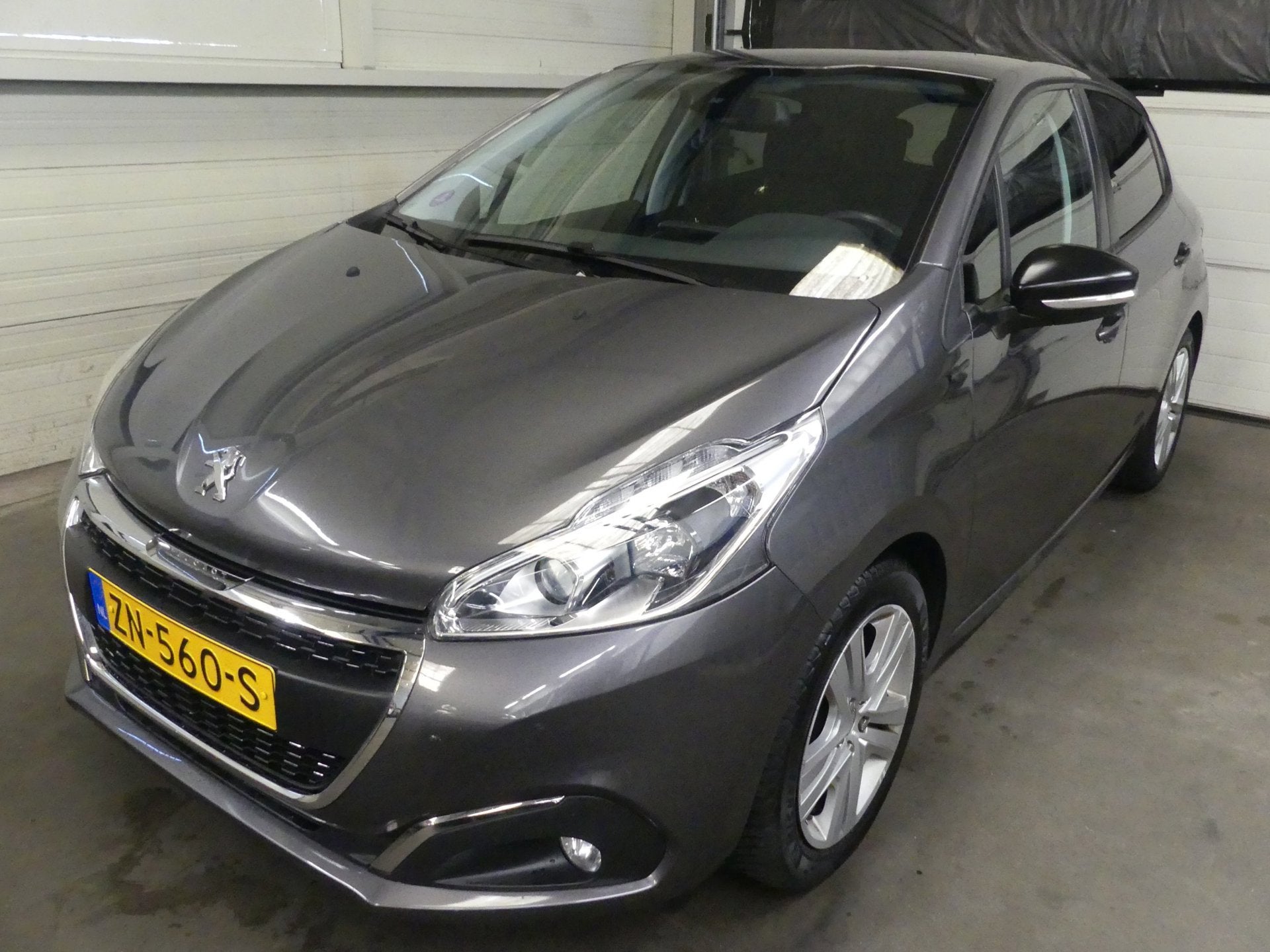 Peugeot 208 1.2 PureTech Signature - Trekhaak - Airco - Deal, Auto's, 83 pk, Stof, 1199 cc, Origineel Nederlands