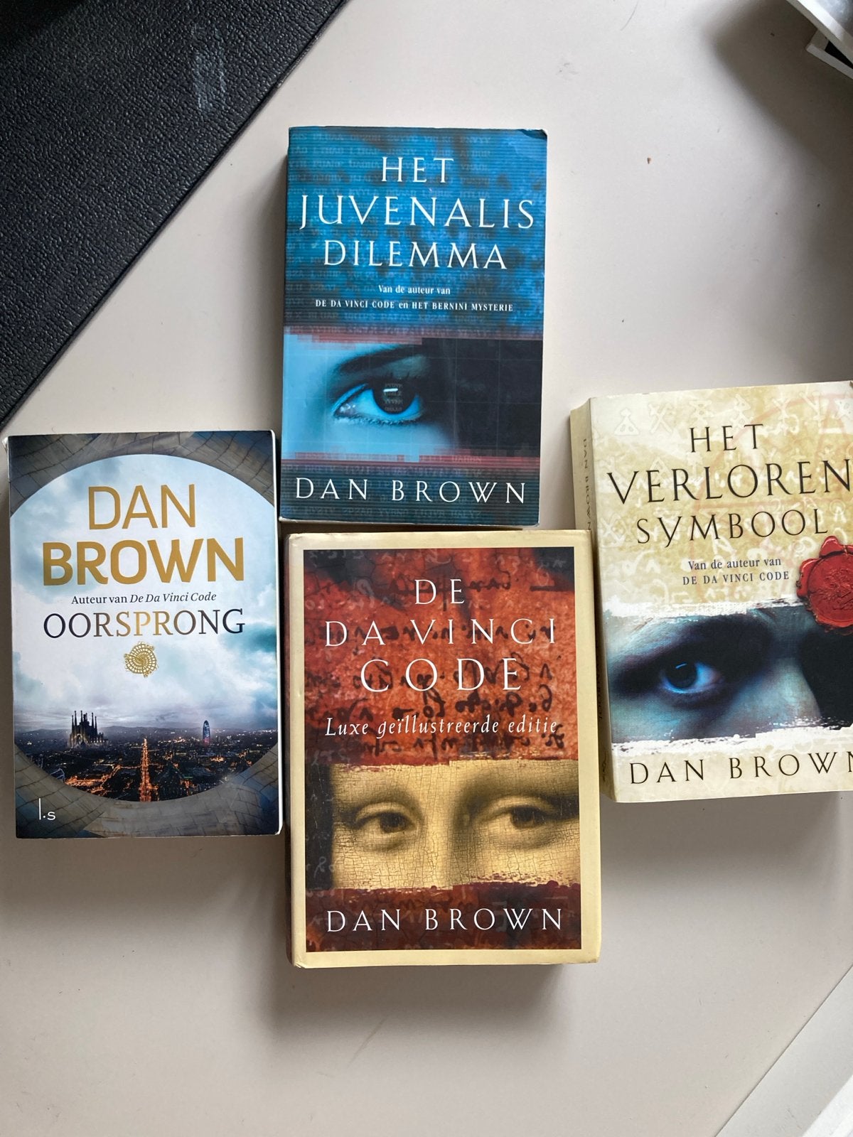 Dan Brown boeken set: Het Juvenalis Dilemma, Oorsprong, De D, Ophalen of Verzenden, Gelezen, Nederland