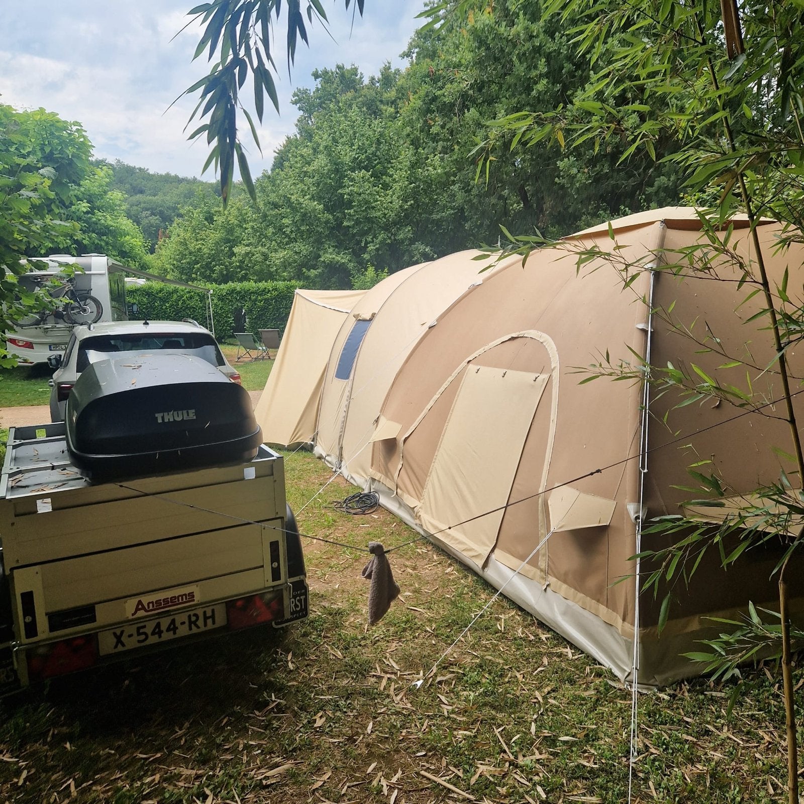 2024 Karsten 350 tent met uitgebreide luifels en kuipzeil, Caravans en Kamperen, Tenten, Ophalen, Zo goed als nieuw, Tot en met 4