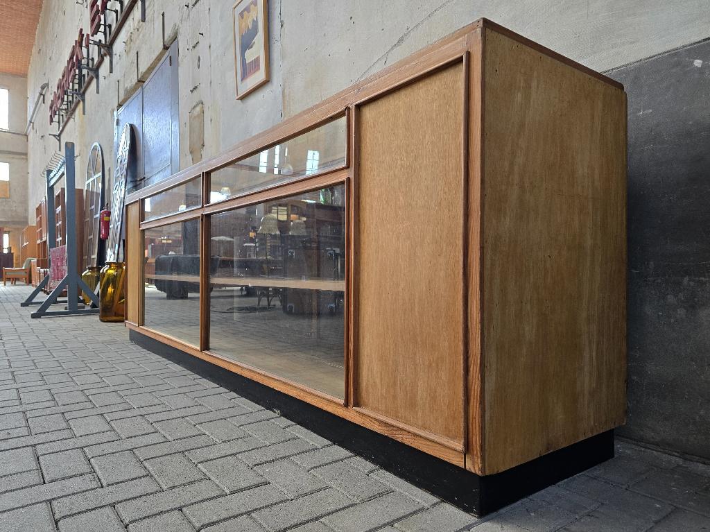 Extra Grote Vintage Houten Toonbank | Winkel Vitrine Kast, Gebruikt, Met klep(pen), 100 tot 150 cm, Vintage Antiek Brocante Mid Century