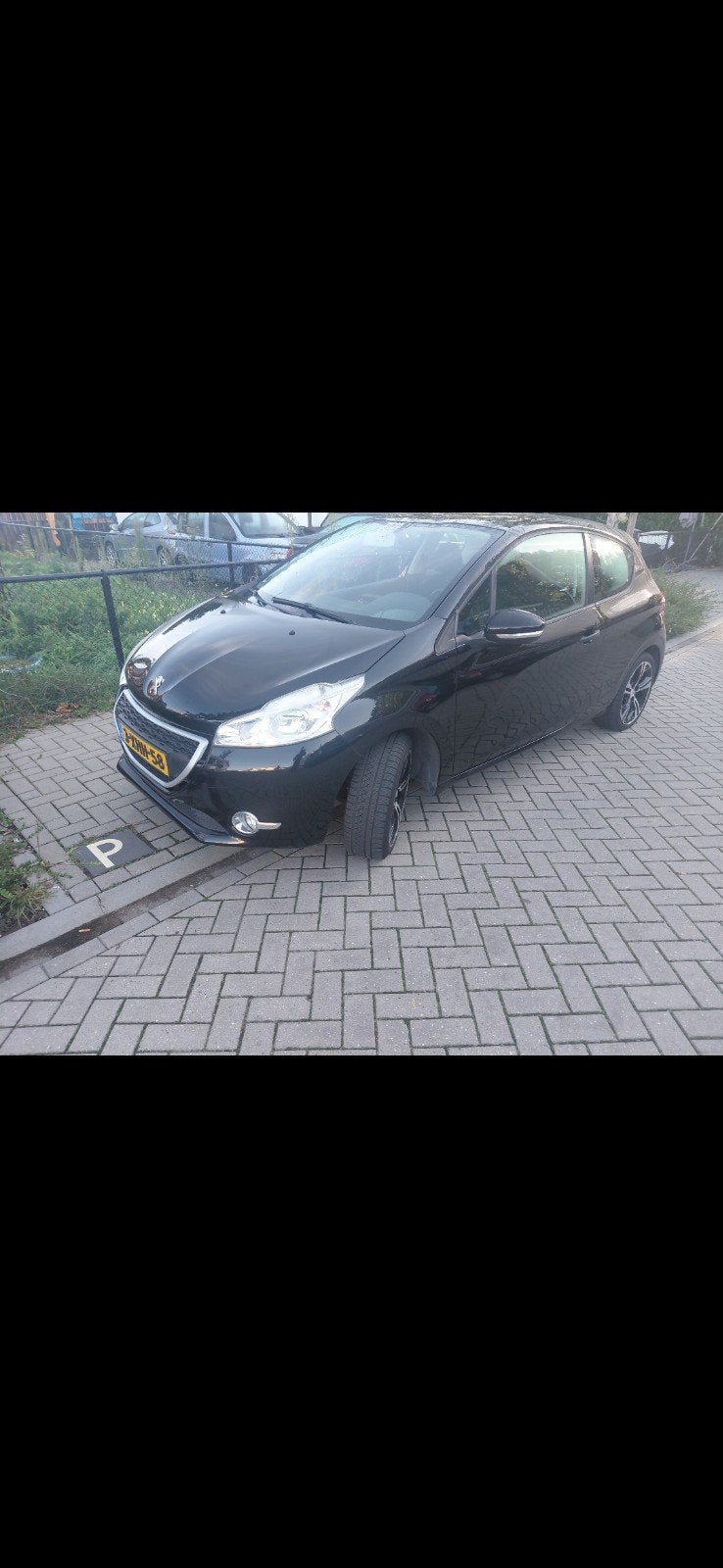 Peugeot 208 1.0 VTI 50KW/68PK 3-D 2014 Zwart, Auto's, Voorwielaandrijving, 450 kg, 31 €/maand, Origineel Nederlands