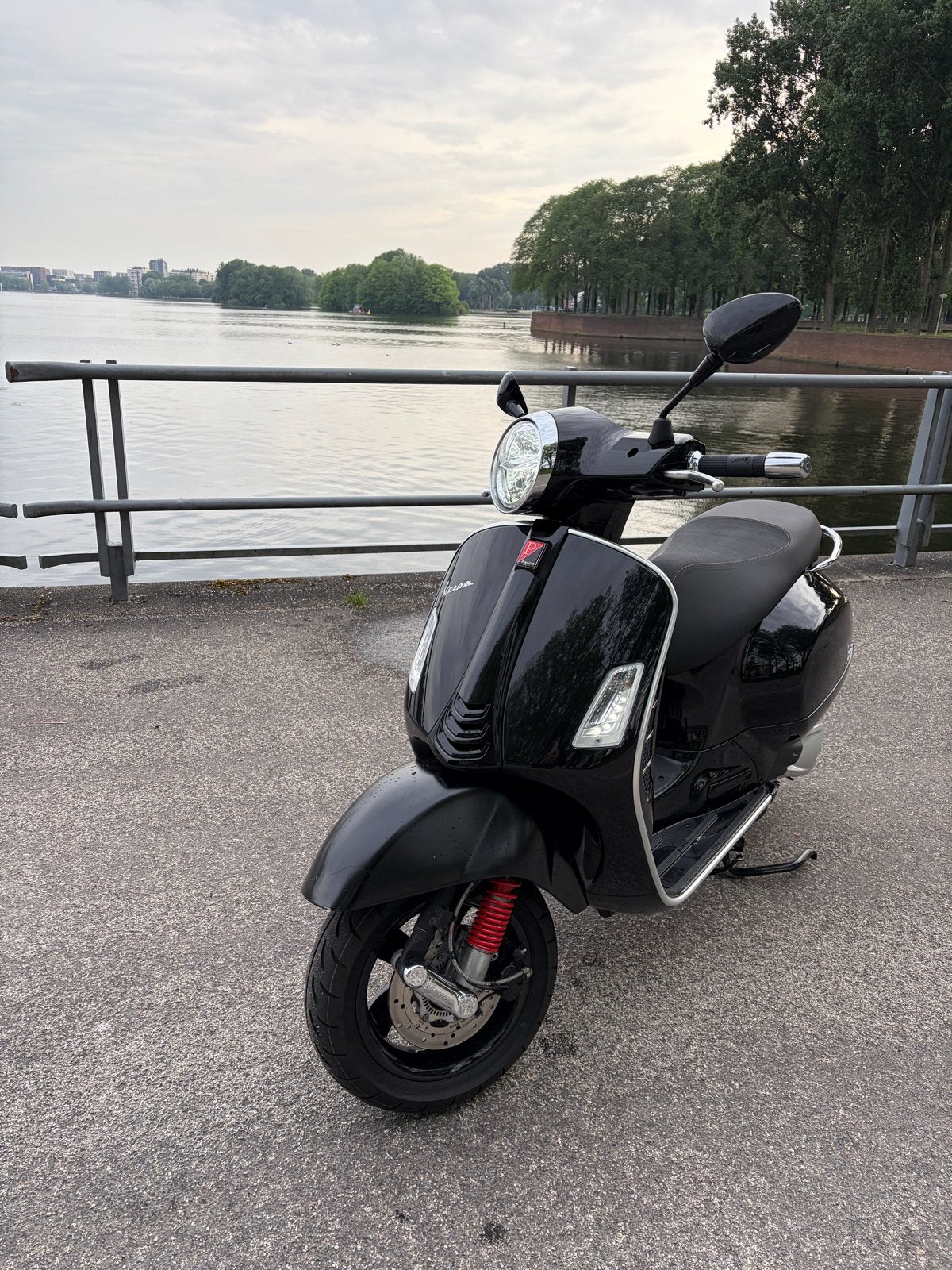 Vespa GTS 300 HPE ABS/ASR 2019, in nette staat, Motoren, Motoren | Piaggio, Particulier, 11 kW of minder, Minimaal motorrijbewijs A2