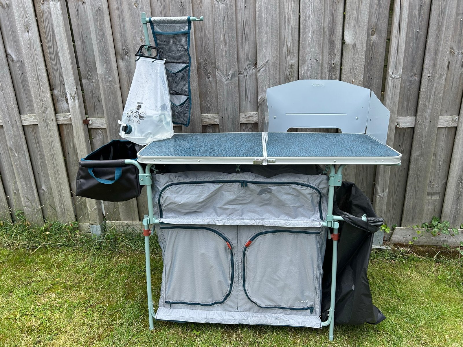 Quechua Camping Keukenmeubel met Opbergruimte en Windscherm, Ophalen of Verzenden, Gebruikt