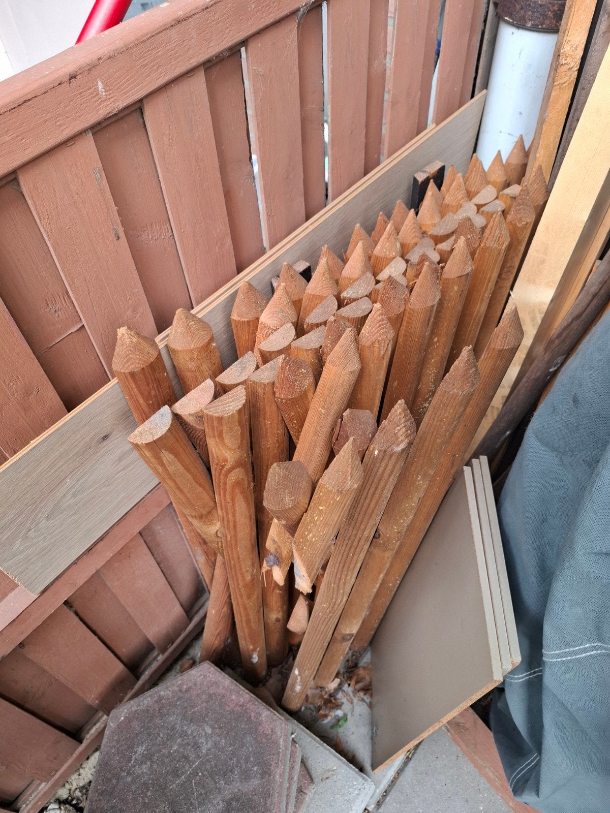Diverse houten planken en palen, Doe-het-zelf en Verbouw, Hout en Planken, Gebruikt, 25 tot 50 mm, Grenen, Ophalen of Verzenden