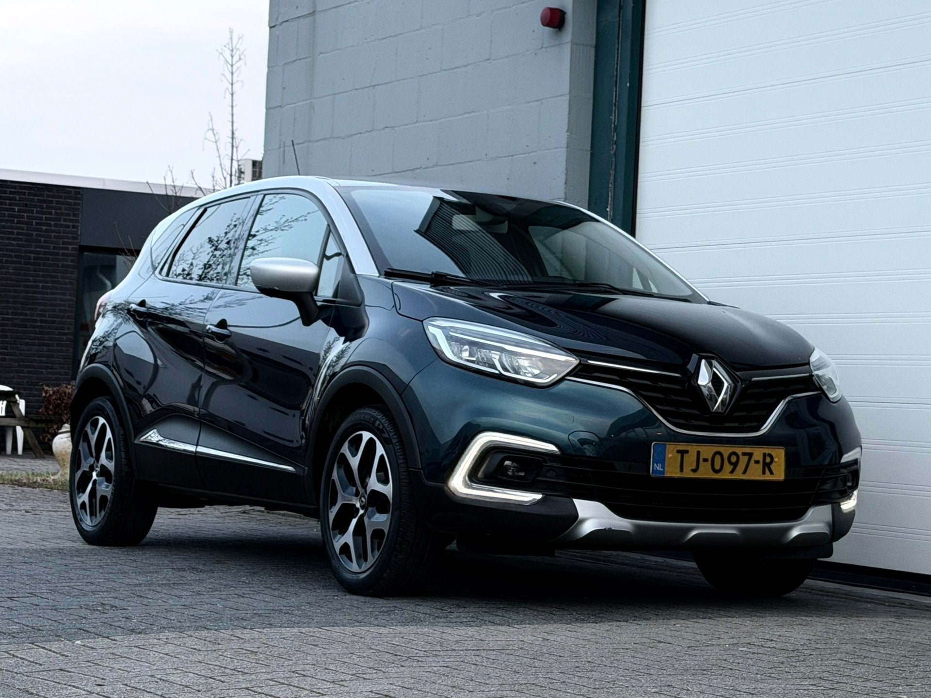 Renault Captur 1.2 TCe Intens Camera Automaat, Dealer onderhouden, Gebruikt, 4 cilinders, Origineel Nederlands