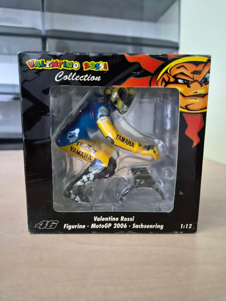 1/12 2006 Valentino Rossi Figure Sachsenring, Hobby en Vrije tijd, Modelauto's | 1:5 tot 1:12, Ophalen of Verzenden, Zo goed als nieuw