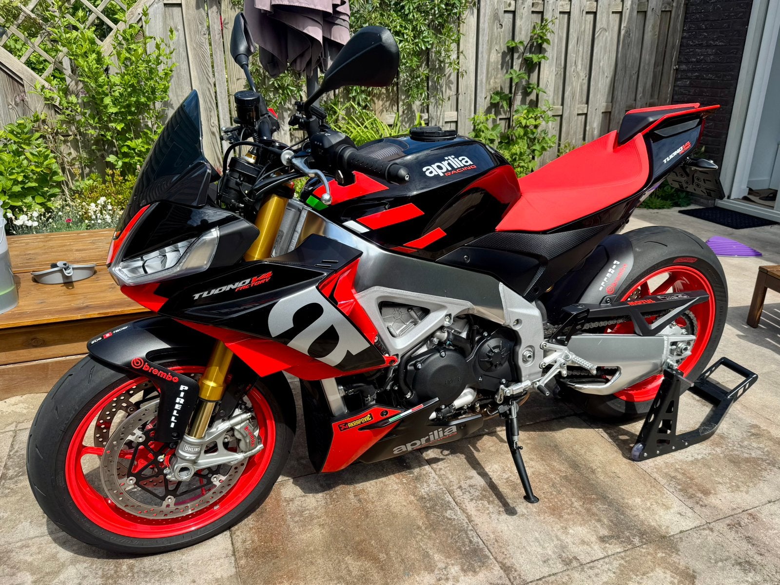 Zeer nette Aprilia Tuono V4 Factory, Ophalen, Zo goed als nieuw