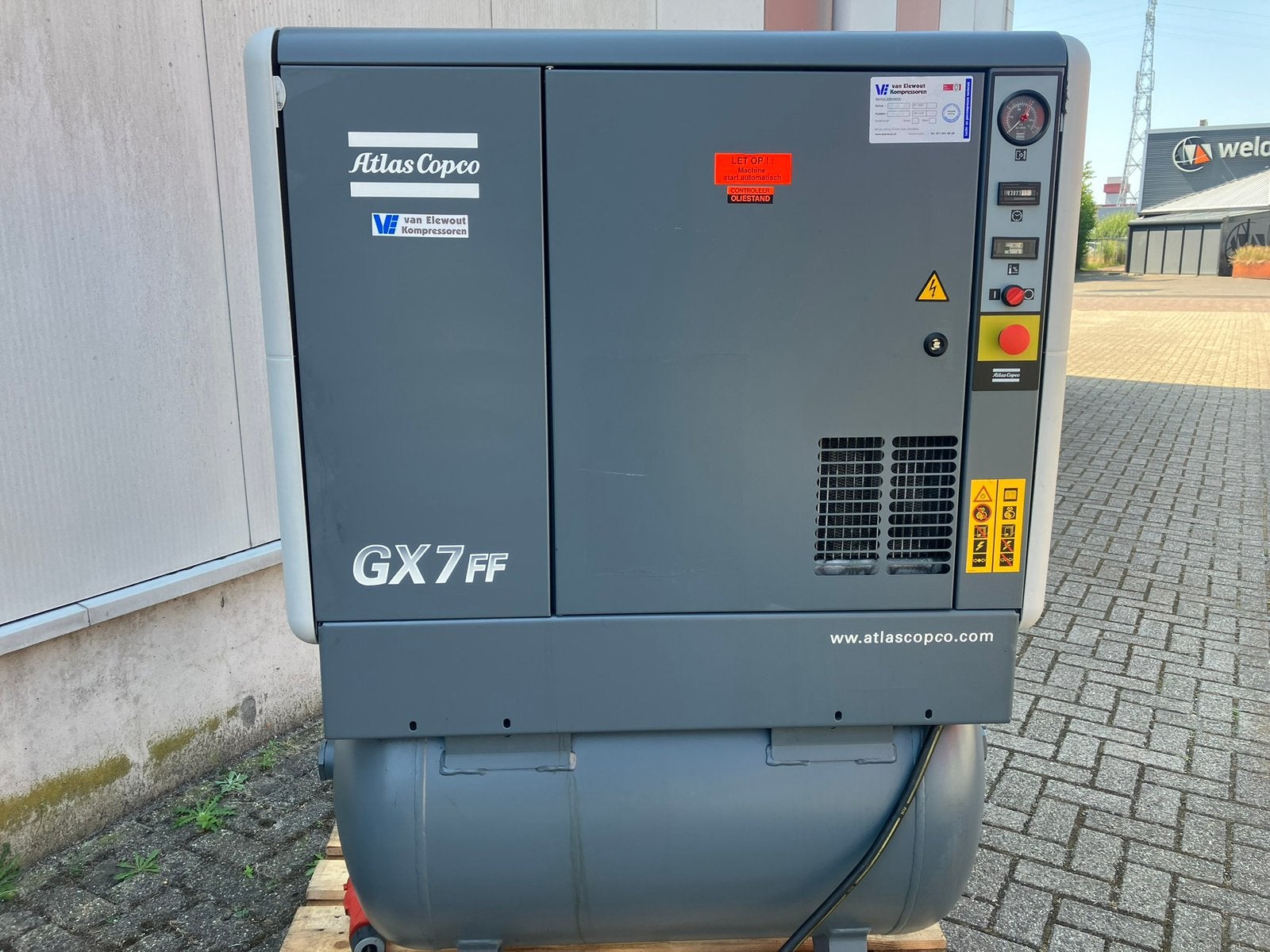 Schroefcompressor defect, Ophalen, 800 liter/min of meer, Zo goed als nieuw, Geluidgedempt