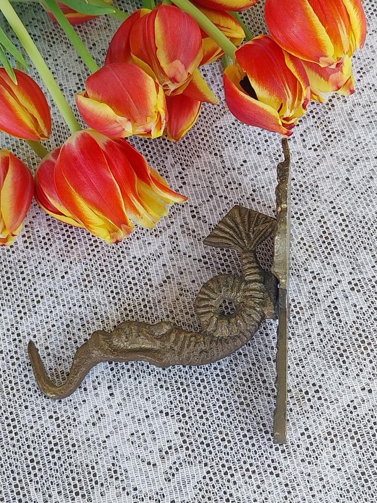 Antieke Bronzen Sleutel met Zeemeermin en Ammoniet, Ophalen of Verzenden, Brons