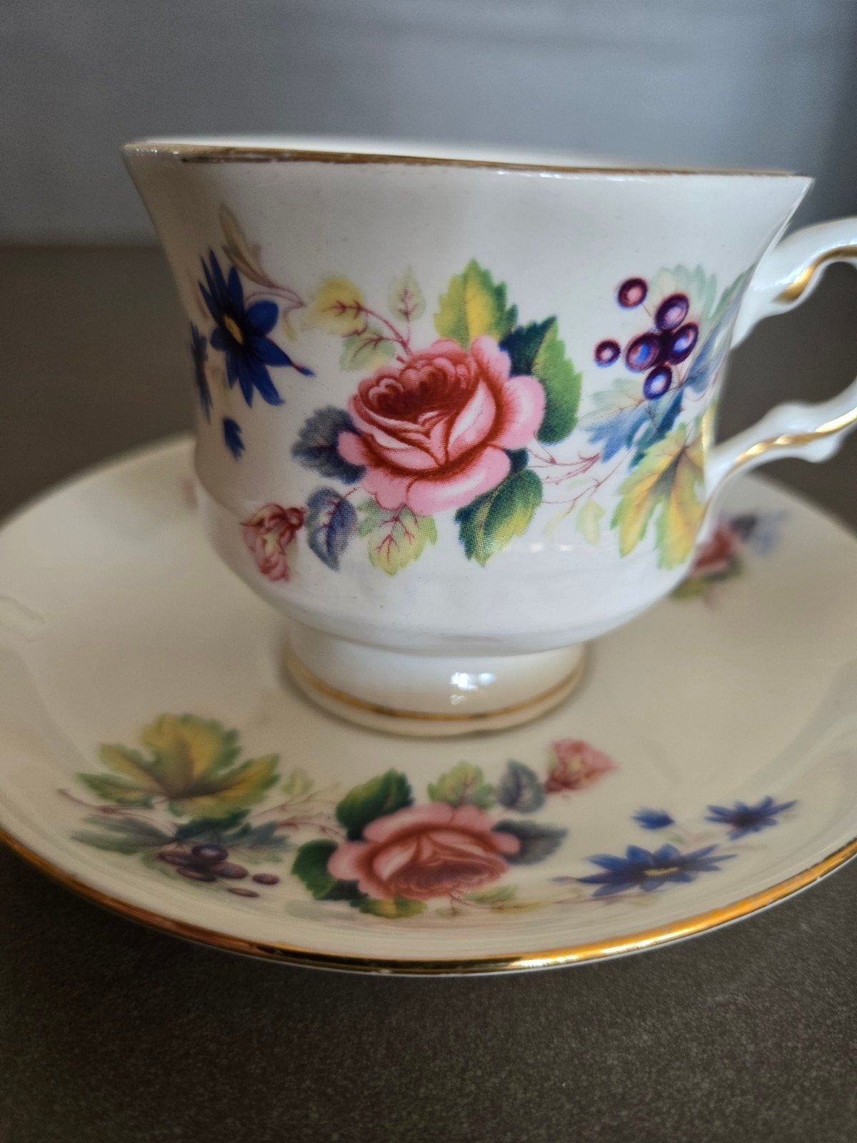 kopje bone china Balmoral Castle, Ophalen of Verzenden, Zo goed als nieuw, Porselein, Kop en/of schotel