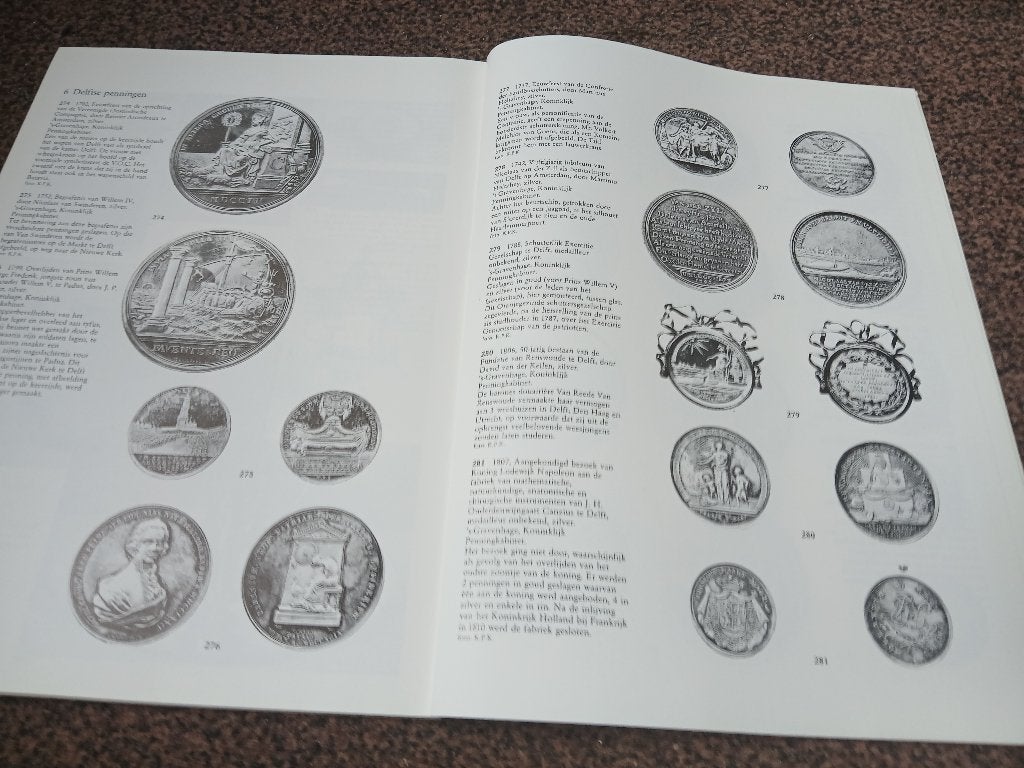 Delft 1667-1813 TWEE GROTE BOEKEN (GP-101), Boeken, Geschiedenis | Stad en Regio, Ophalen
